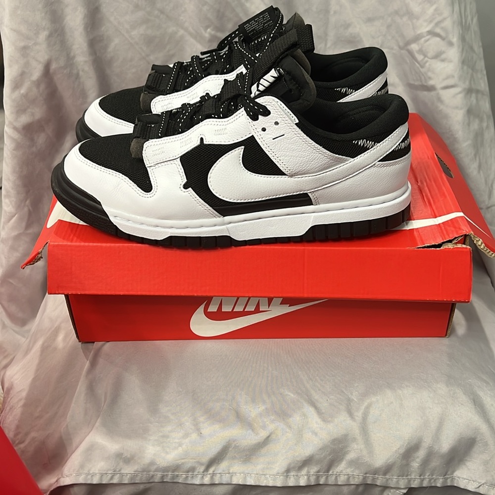 Nike
Air Dunk Low jumbo USA size 10.5 like new